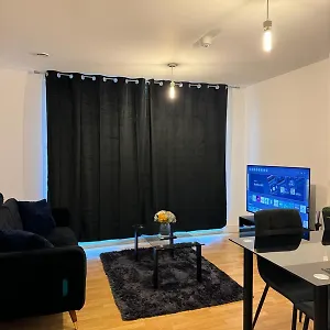 Apartment Spacious 2 Bedrooms In Stratford, London